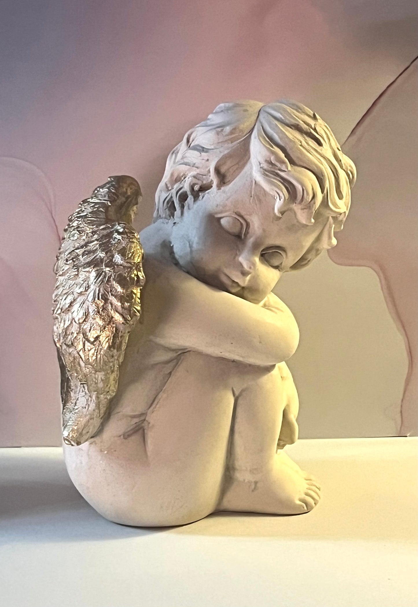 Bacuľatý Anjelik so zlatými krídlami (15cm)